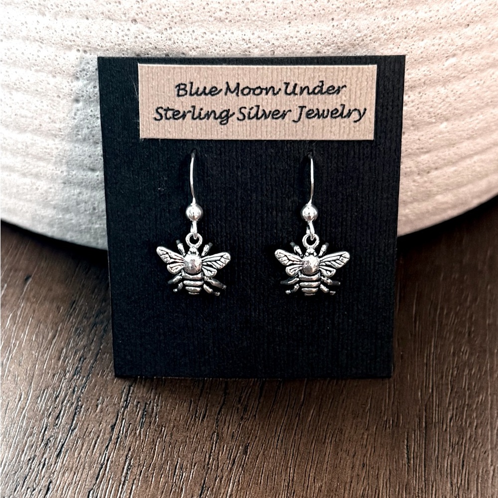 925 Sterling Silver Bee Dangle Earrings! NEW! - Picture 2 of 3